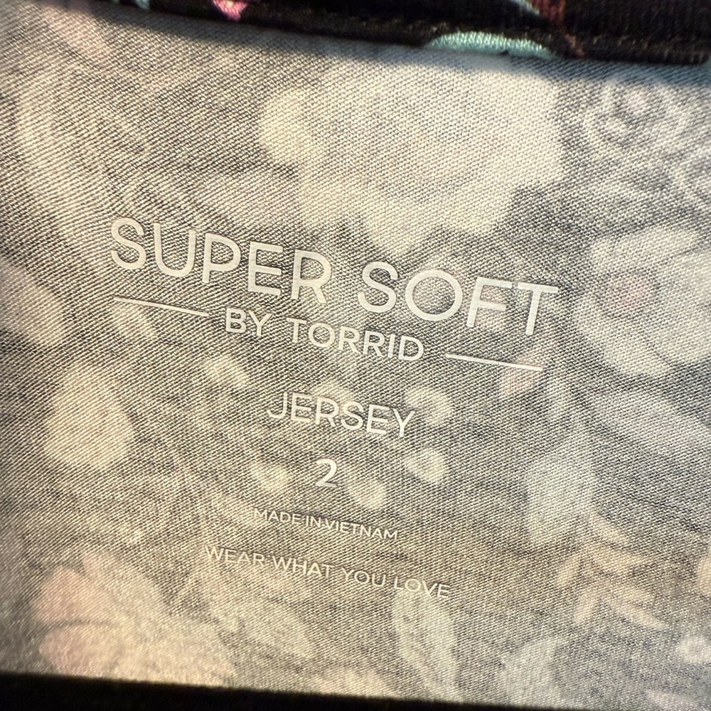 Torrid Super Soft Jersey Floral Top 2X nwt - Picture 5 of 6